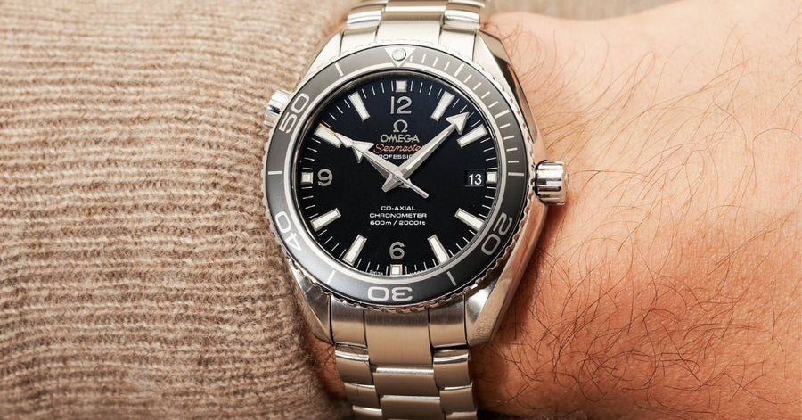 Omega Planet Ocean 600M 42mm "Skyfall" 232.30.42.21.01.001 Strap Guide – Best Rubber Straps & Fit - Helvetus