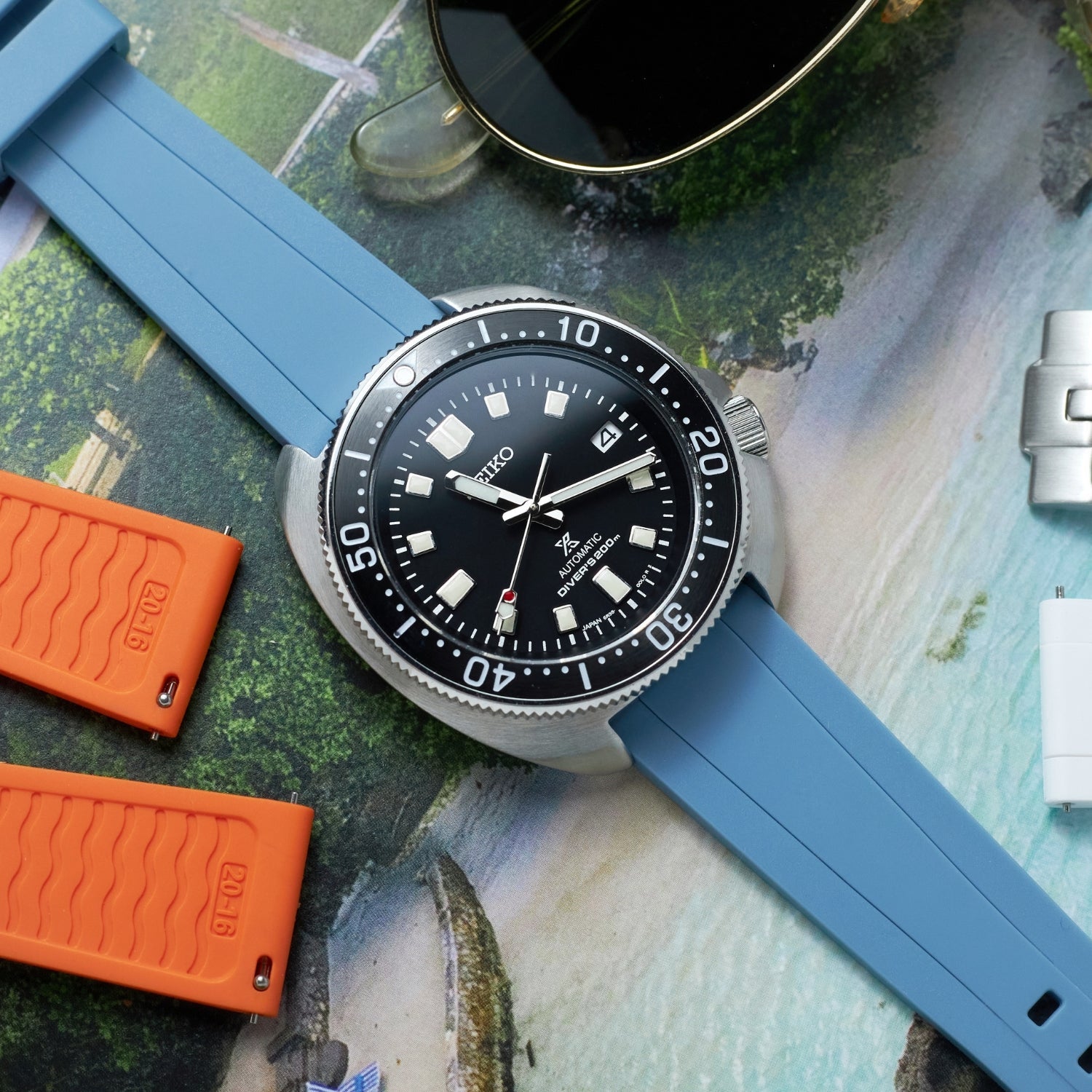 Straight FKM Rubber Strap – Universal Fit – Light Blue (20mm / 22mm / 24mm) - Helvetus