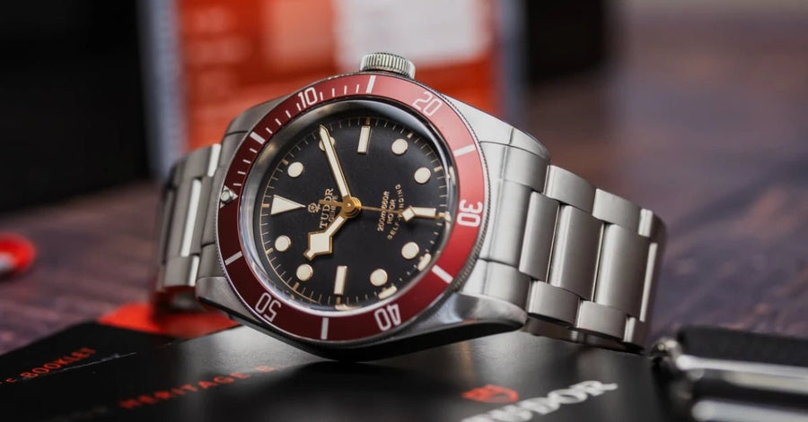 Tudor Heritage Black Bay 79220R Strap Guide – Best Rubber Straps & Fit - Helvetus