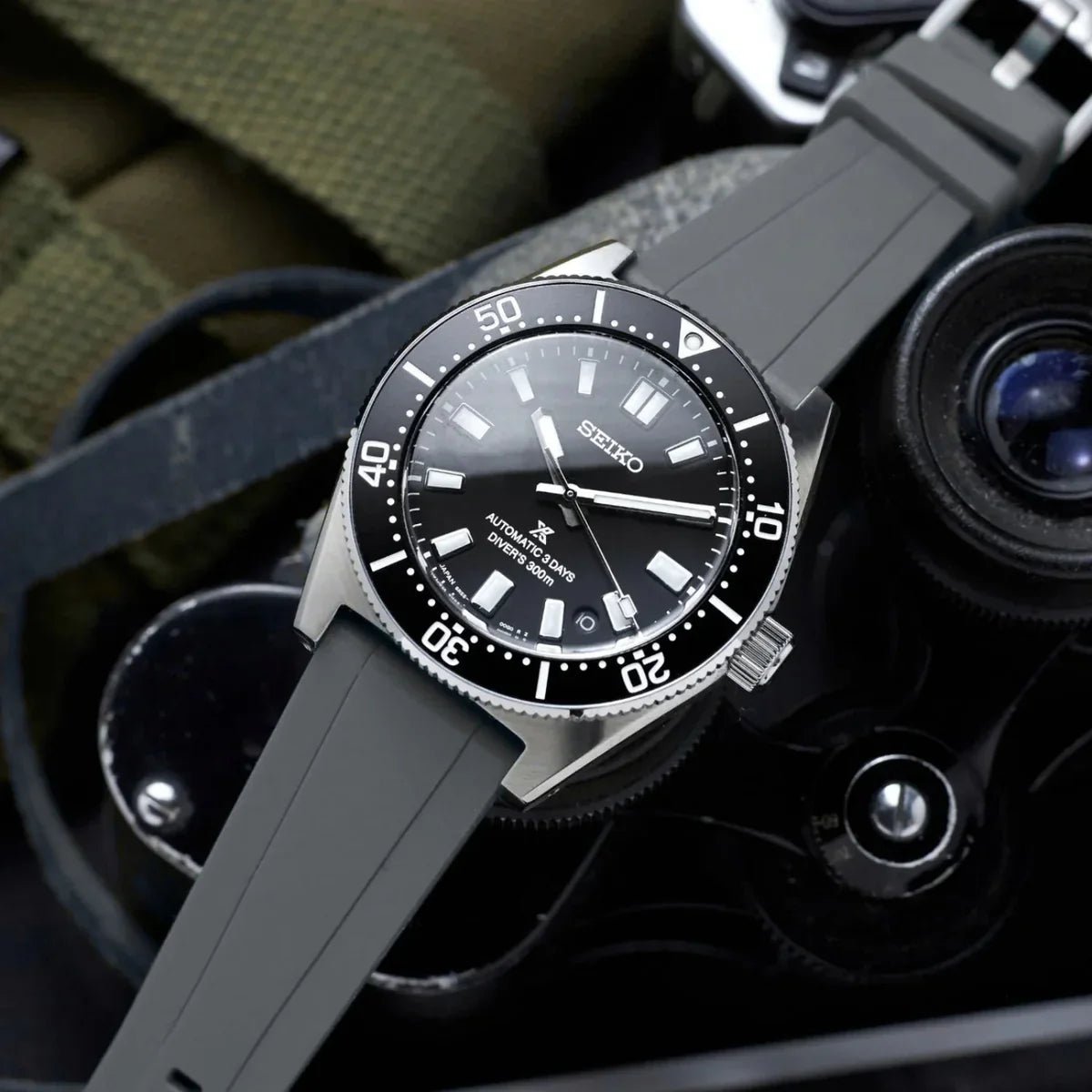 Straight FKM Rubber Watch Straps – Universal Fit - Helvetus