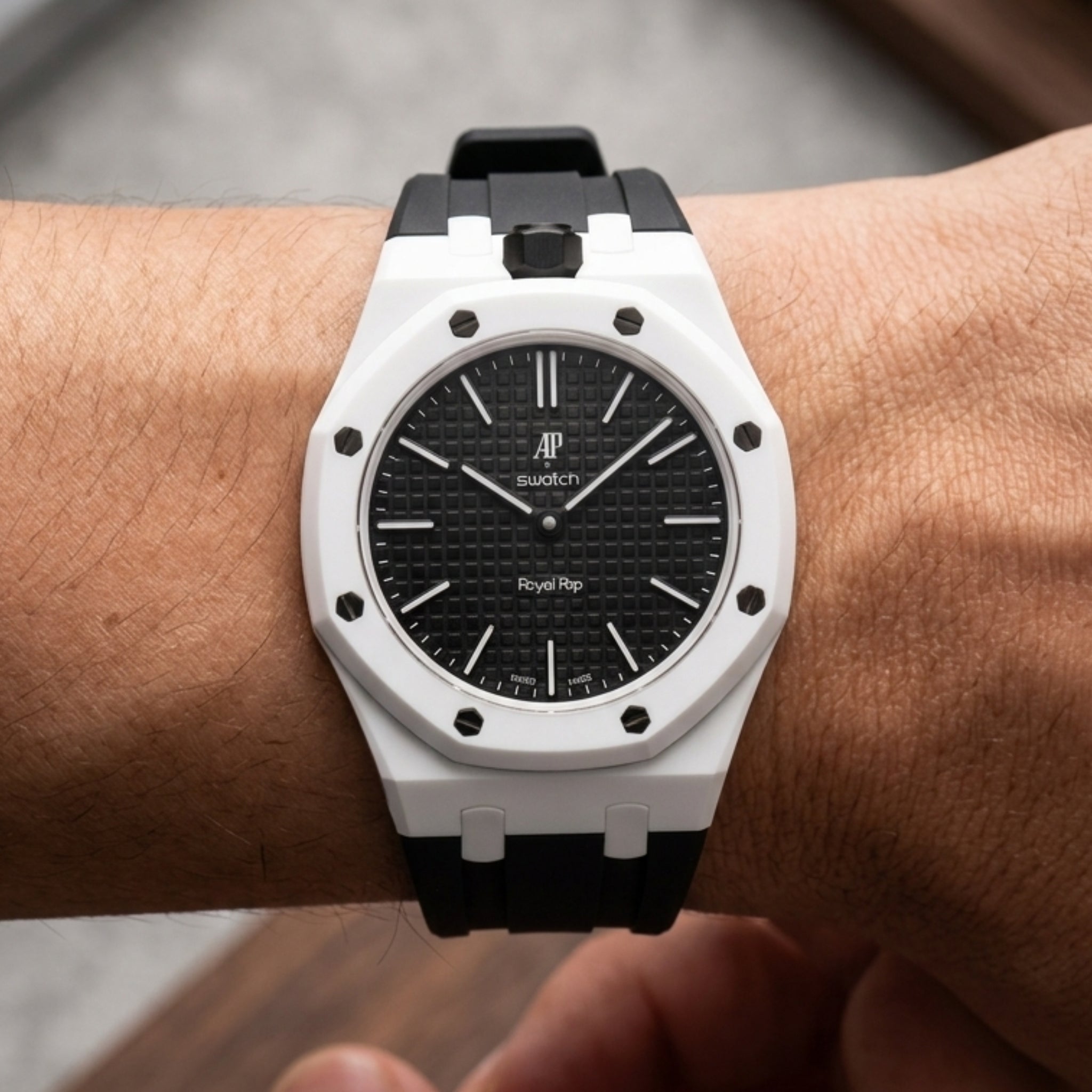 Royal Pop Strap for Ocho Negro — Wrist Case Set | Helvetus®