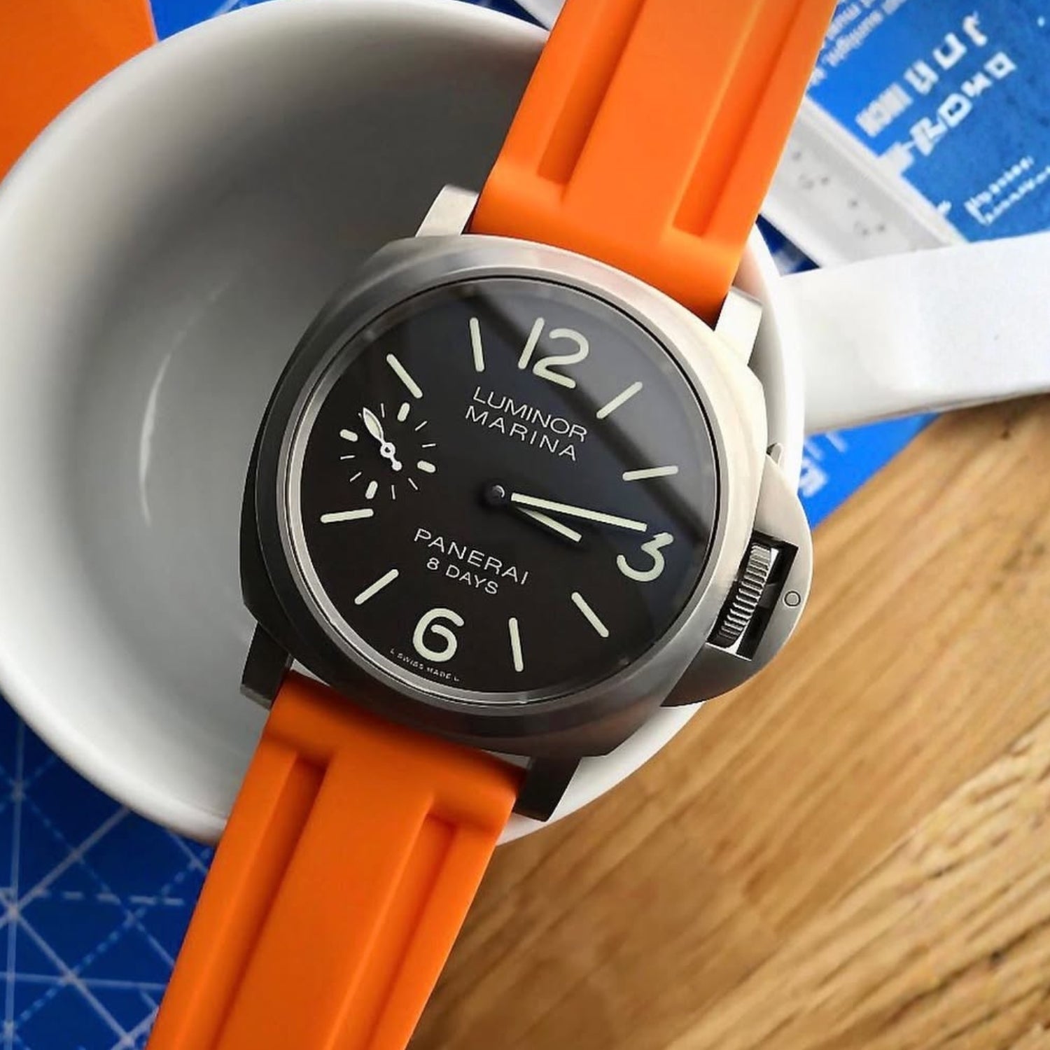 PANERAI 　純正ラバーベルト　オレンジ Panerai Rubber Strap in Orange | Helvetus Switzerland Straps