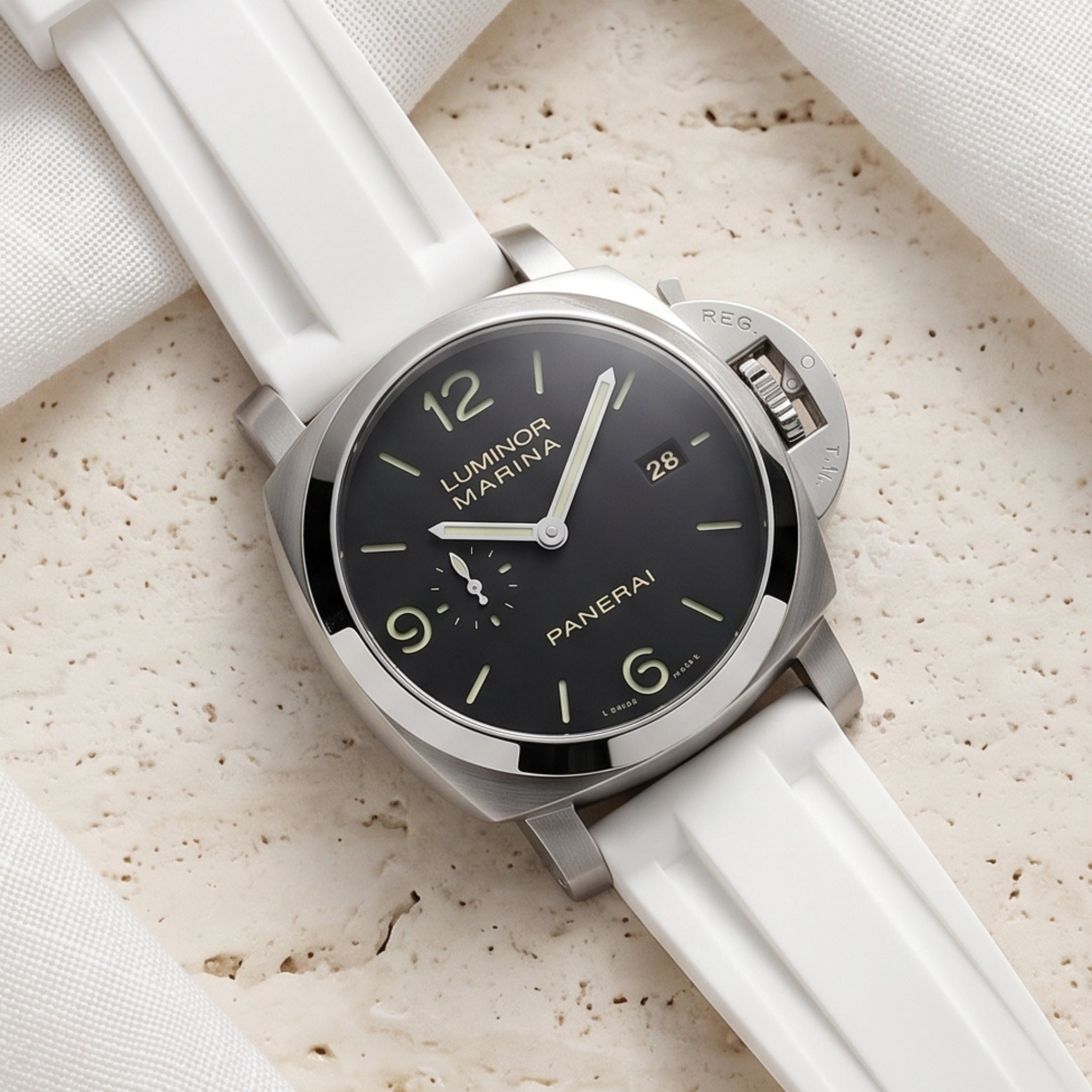 PANERAI ホワイト ラバーベルト Panerai Rubber Strap in White - Helvetus®