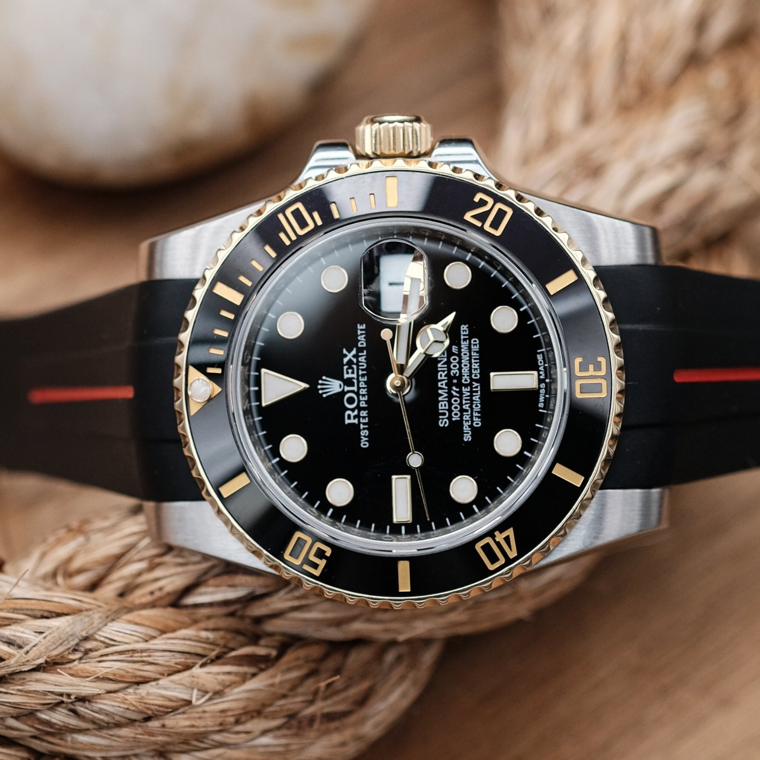 Rubber B ラバーベルト ブラック レッドライン Dual-Color Strap for Rolex Submariner – Black & Red Rubber | Helvetus®